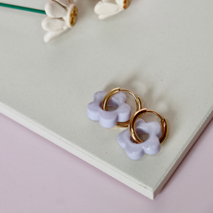 Amara Flower Charm Creoles – Resin Flower Hoop Earrings – Astible