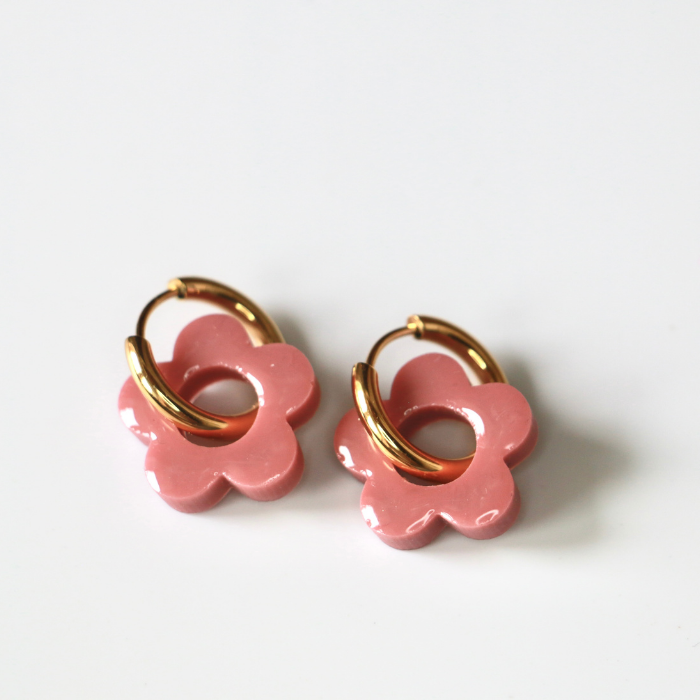 Amara Flower Charm Creoles – Resin Flower Hoop Earrings – Astible