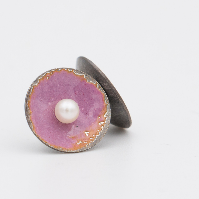 Enameled Disk With Stud Earring  – MUKE Goldsmiths
