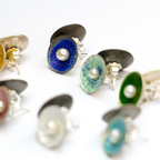 Enameled Disk With Stud Earring  – MUKE Goldsmiths