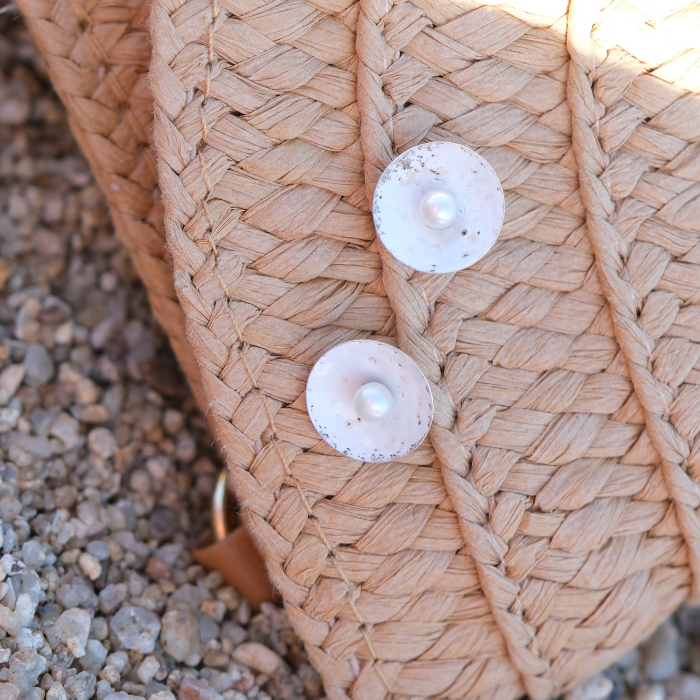 Enameled Disk With Stud Earring  – MUKE Goldsmiths