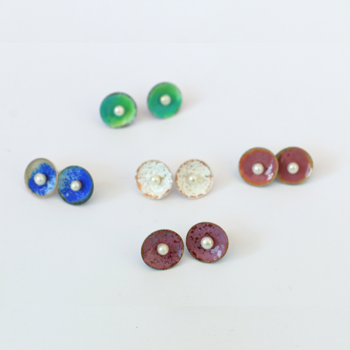 Enameled Disk With Stud Earring  – MUKE Goldsmiths