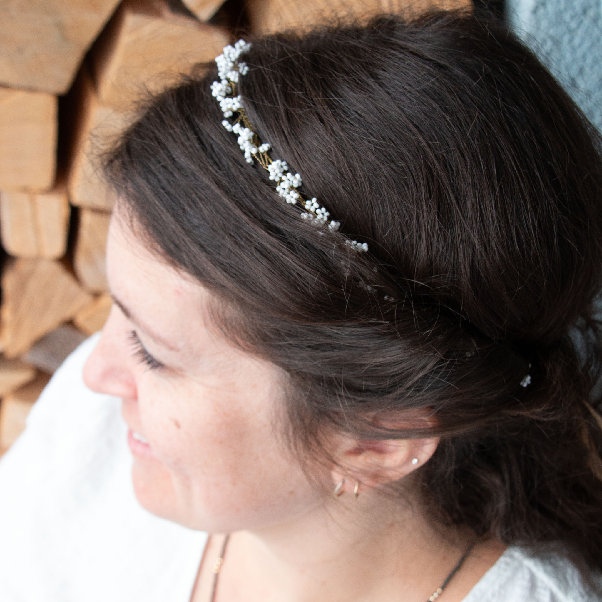 Lily Blume Hair Wreath - White - Nebo v Kvitah