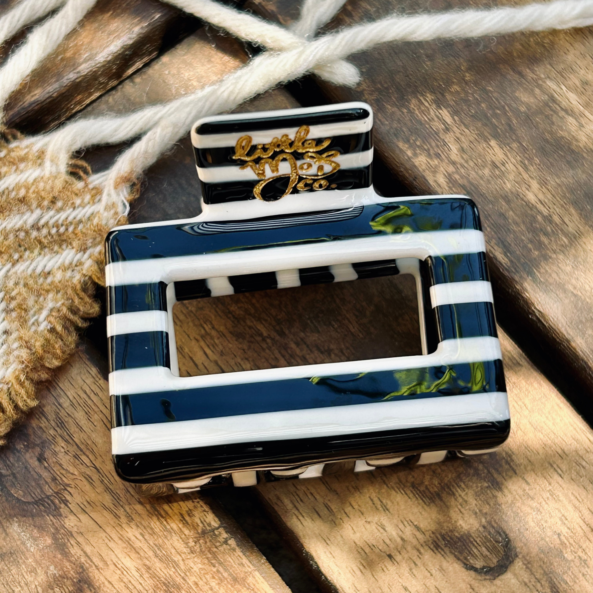 Medium Hair Claw Square- Little Moi Co