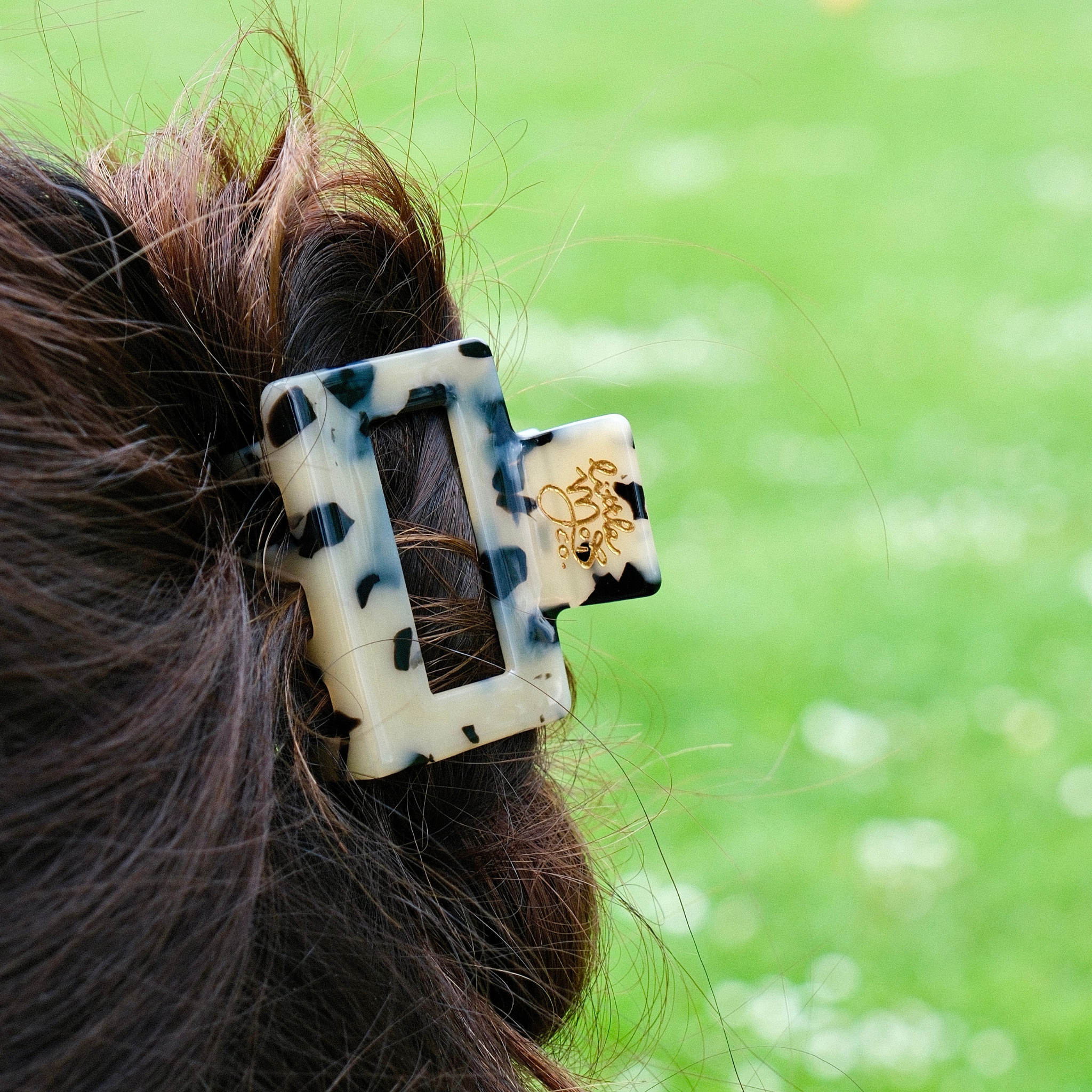 Medium Hair Claw Square- Little Moi Co