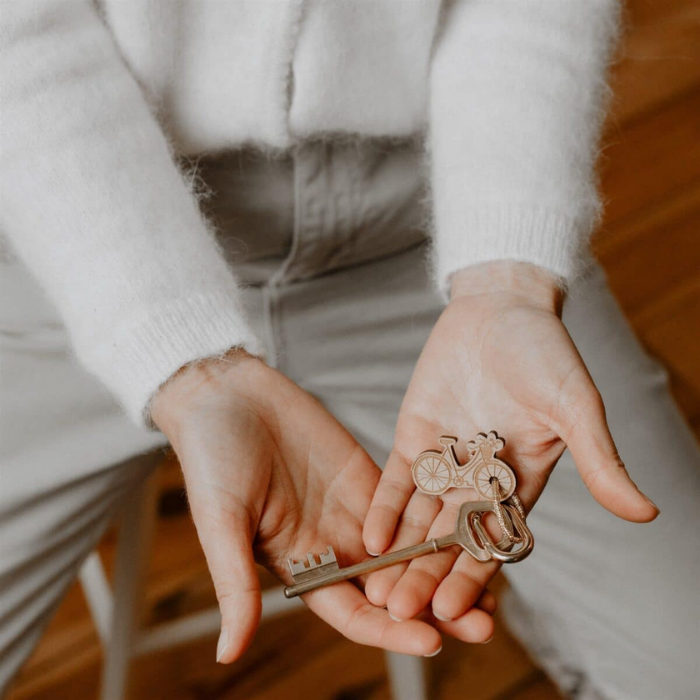 Wooden Flower Bike Keychain – Birch Wood Keyring – Les Petites Hirondelles